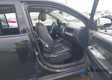 2017 Jeep Compass Latitude Fwd z USA, uszkodzony, nr VIN 1C4NJCEBXHD198878